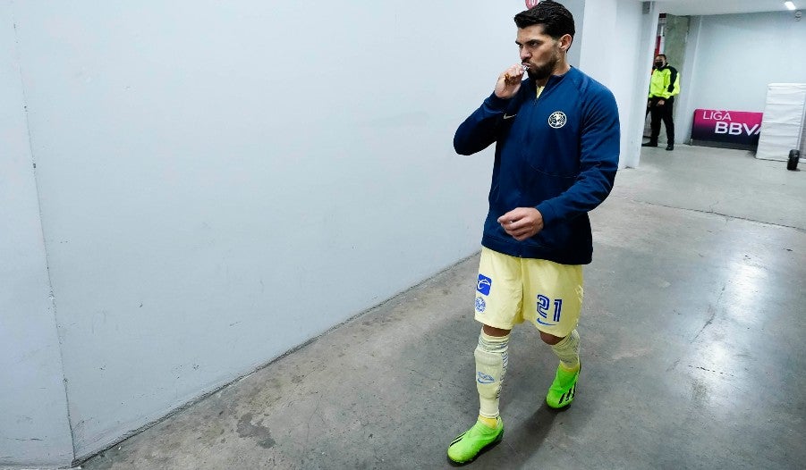 Henry Martín previo a un partido del América