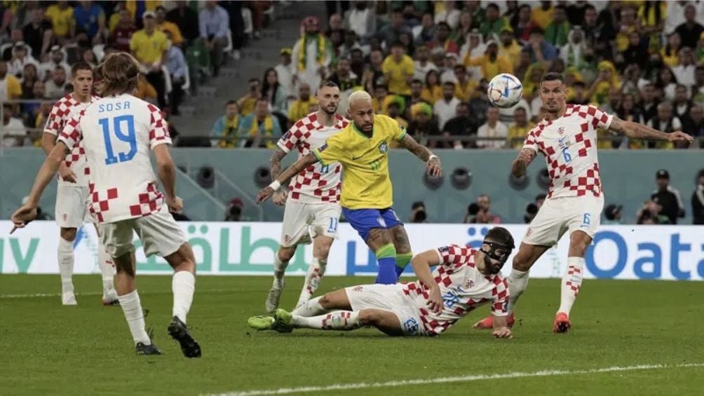 Ney en la jugada del gol ante Croacia