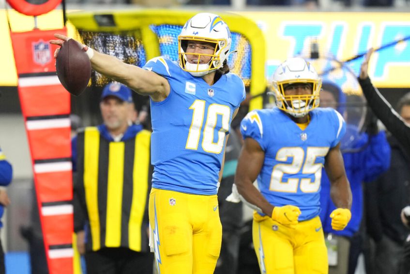 Chargers se impuso a Dolphins en SNF