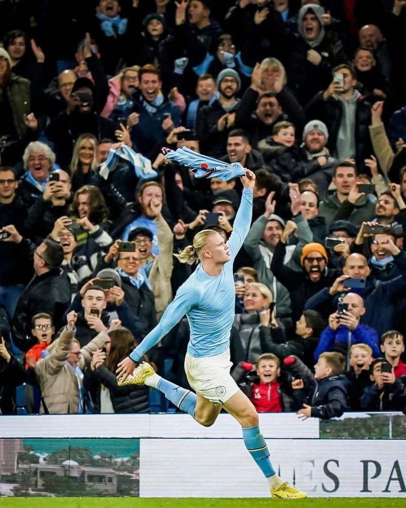 Haaland festeja gol con el City