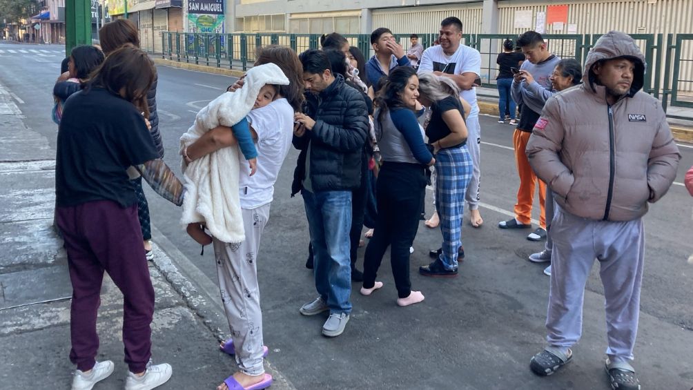 Personas de la CDMX reaccionan ante la Alerta Sismica