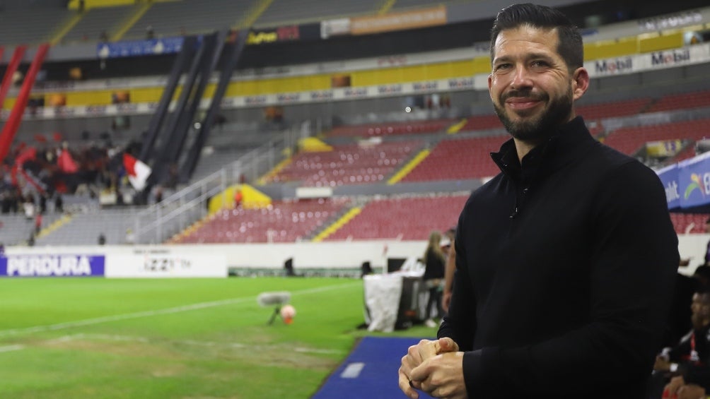 Benjamín Mora en su debut como DT de Atlas