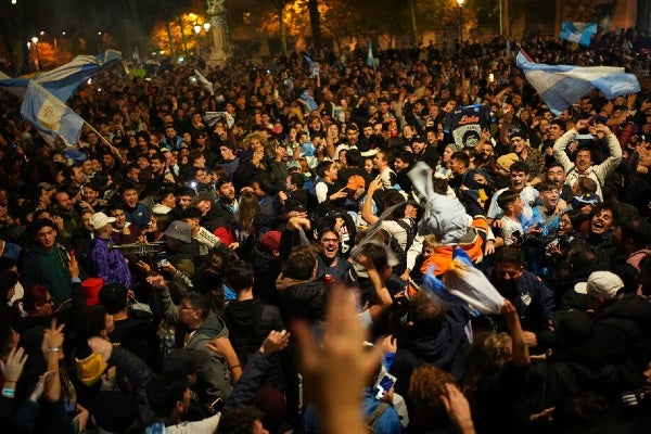 Los aficionados salieron a las calles 