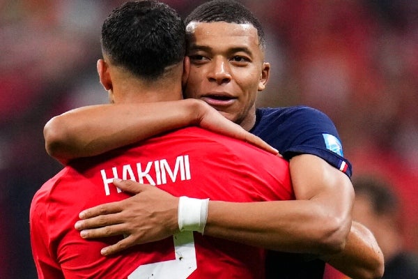 Mbappé y Hakimi, compañeros en el PSG