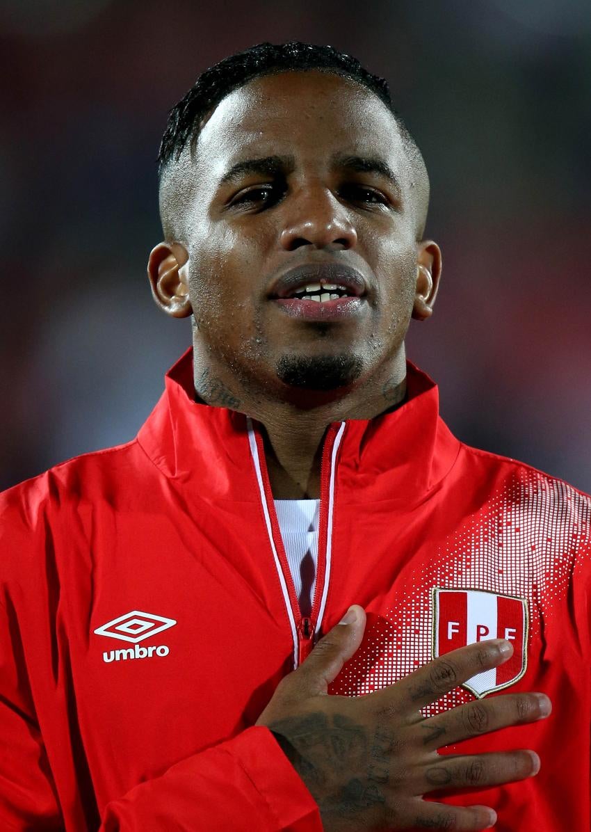 Farfán en un partido de Perú