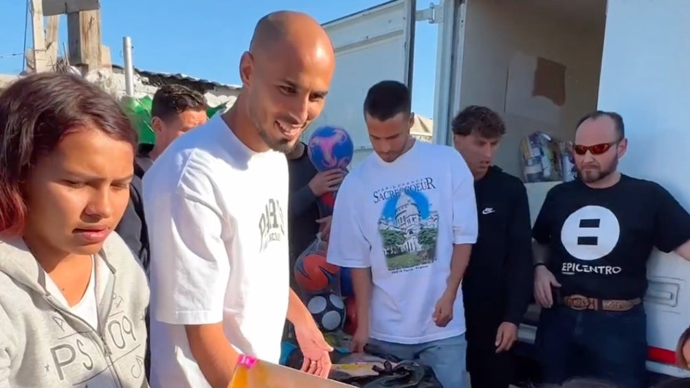 Jugadores de Tigres regalaron juguetes