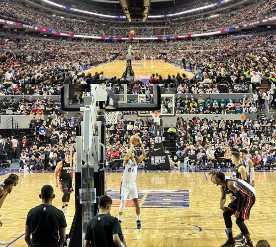 Fans mexicanos disfrutando la NBA