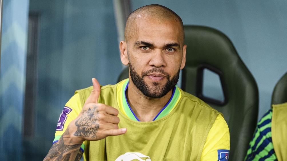 Dani Alves felicitó a Argentina pese a críticas