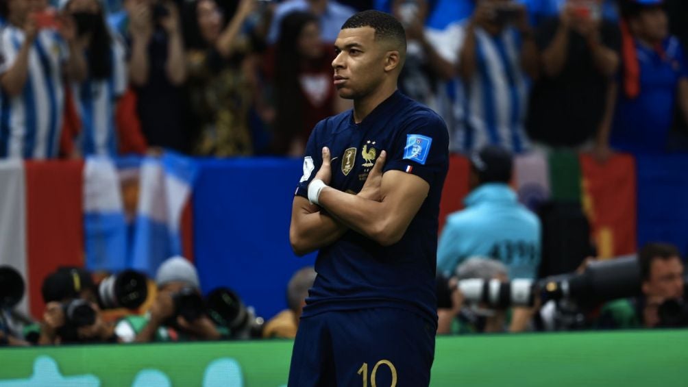 Mbappé celebra gol con Francia