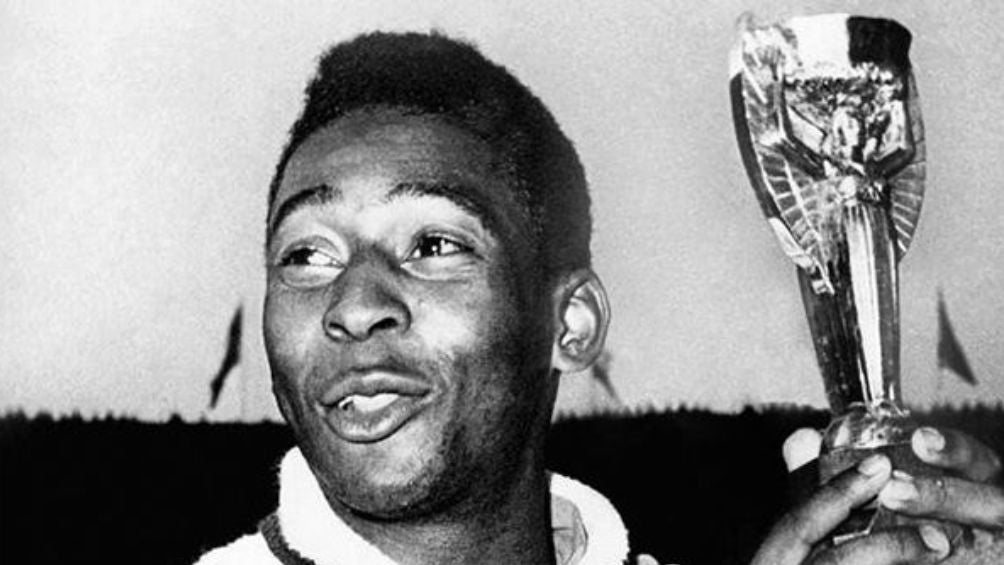 Pelé con la Jules Rimet en 1958