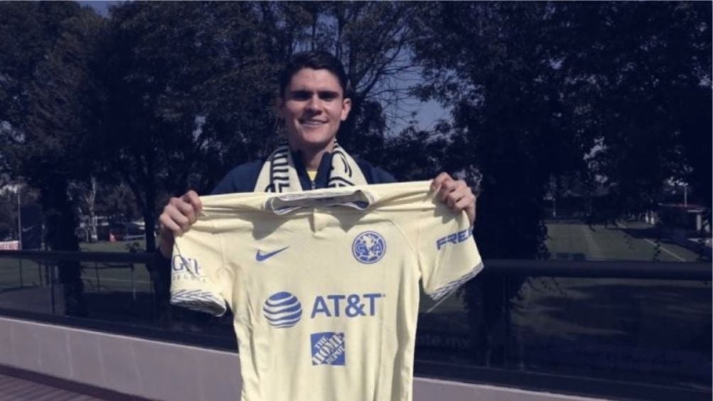 Israel Reyes en su presentación con América