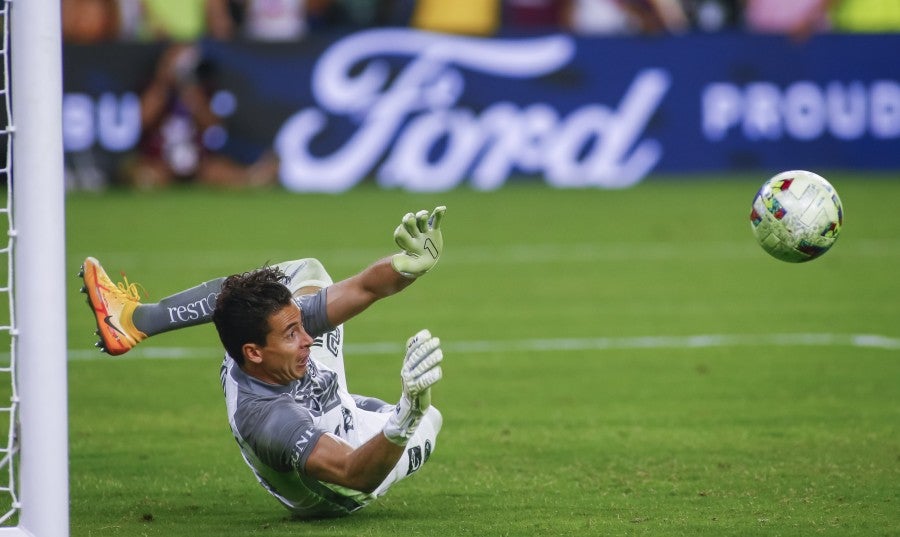 Jiménez ataja en juego ante LAFC