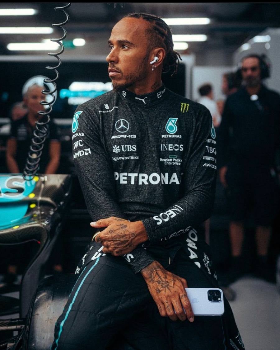 Lewis Hamilton antes de correr en el P3 de Singapur