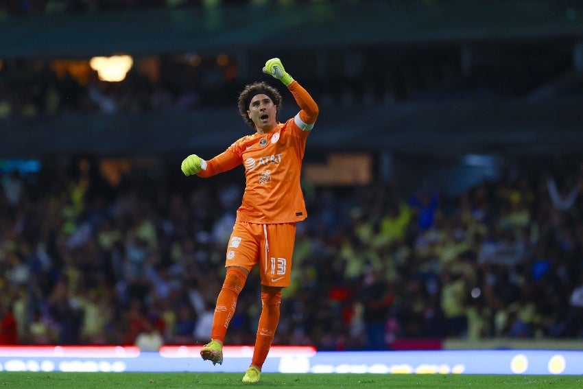 Memo Ochoa en un partido de América