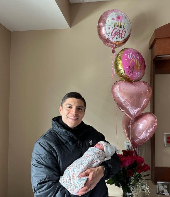 Ronaldo Cisneros recibió a su pequeña Lucia 