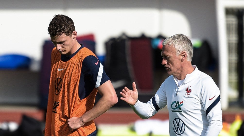 Deschamps y el lateral durante una practica