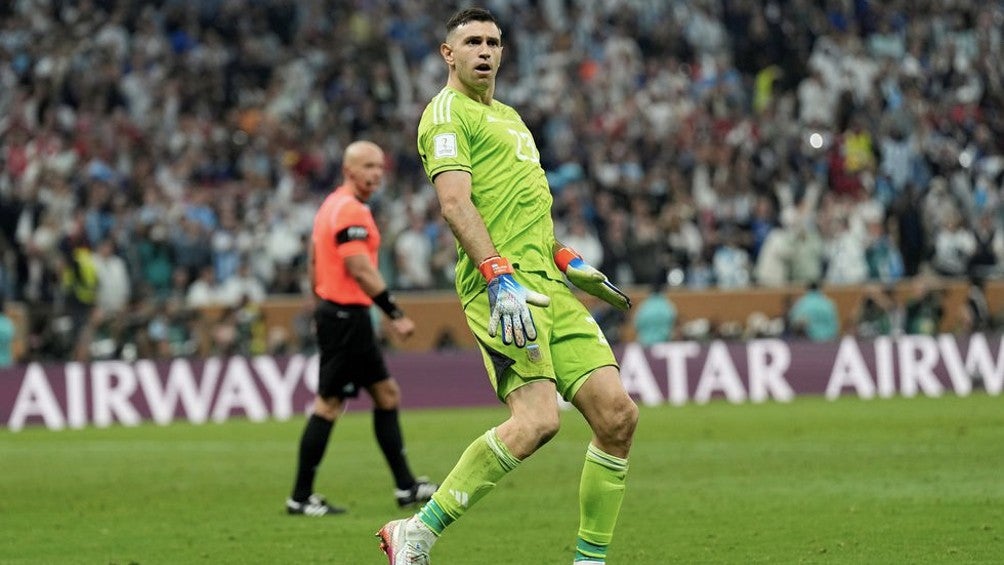 Martínez durante los penales de la Final del Mundial