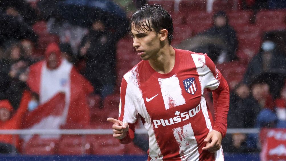 Joao en un juego con el Atletico de Madrid