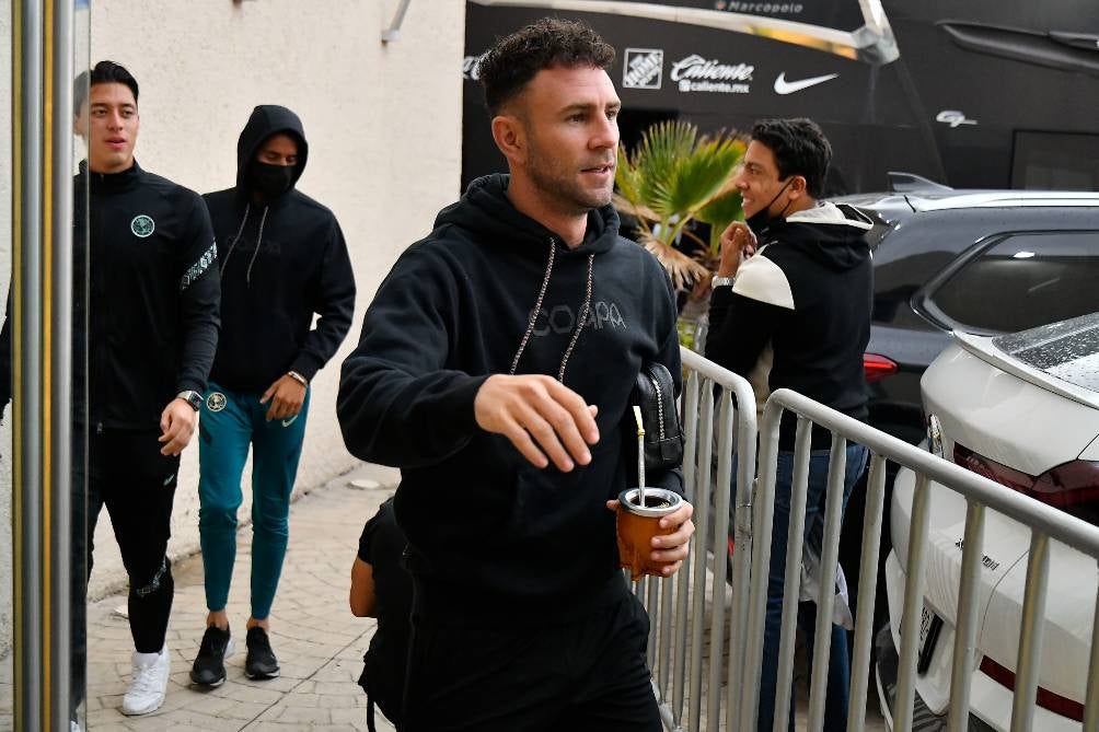 Miguel Layún con su futuro en el aire