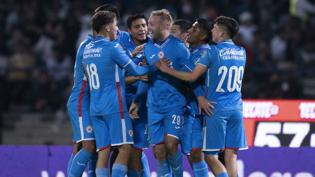 Rotondi y sus compañeros celebran gol