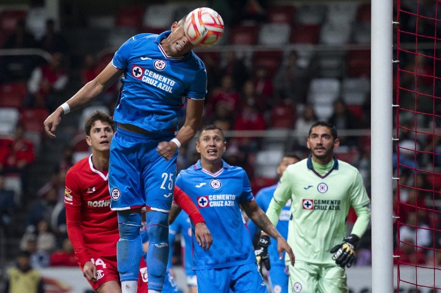 Cruz Azul sigue de líder 