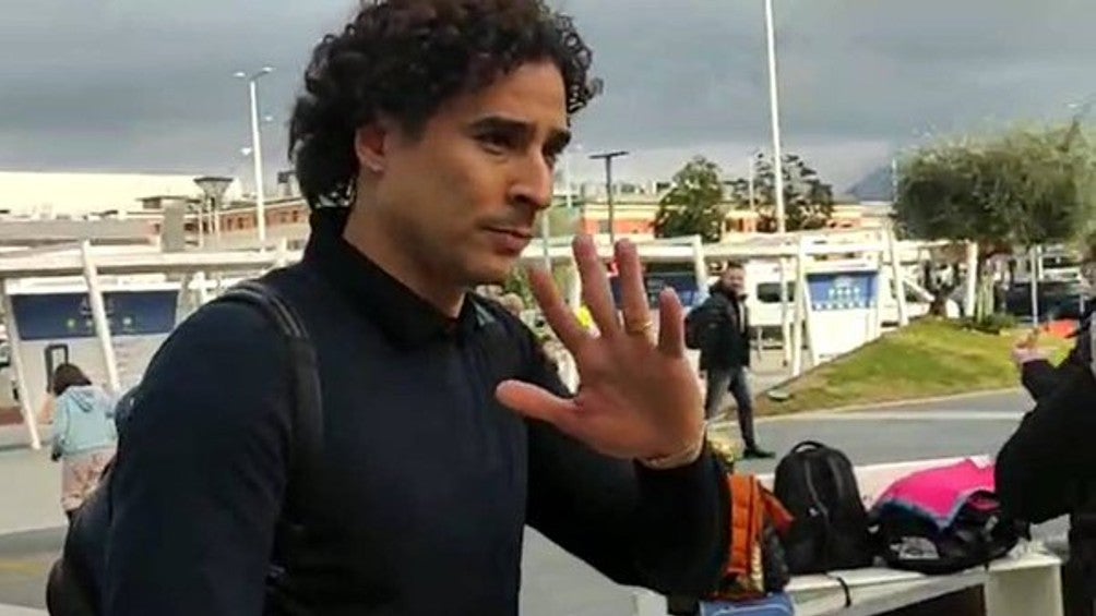 Memo Ochoa en su llegada a Italia