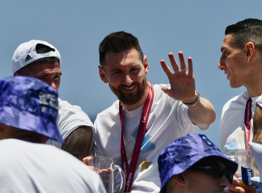 Lionel Messi en el recorrido por Argentina celebrando el título