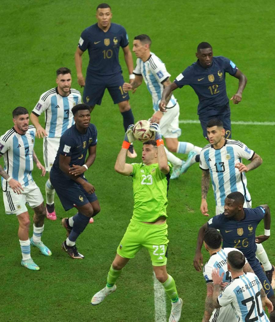 Emiliano Martínez en el partido entre Argentina y Francia en el Mundial de Qatar 2022