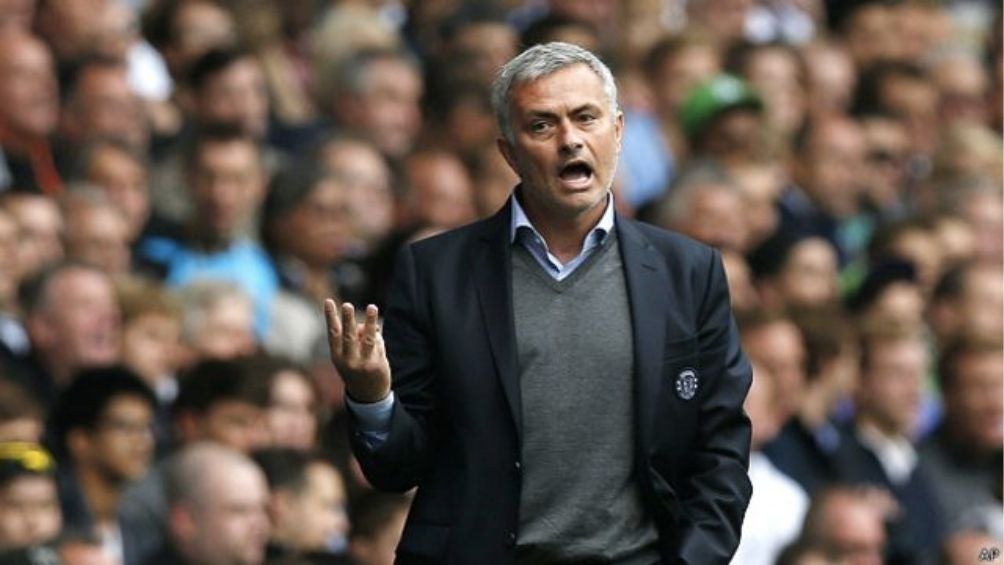 Mou dirigiendo en Inglaterra