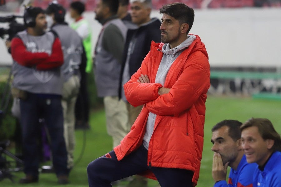 Veljko Paunović durante un partido con Chivas