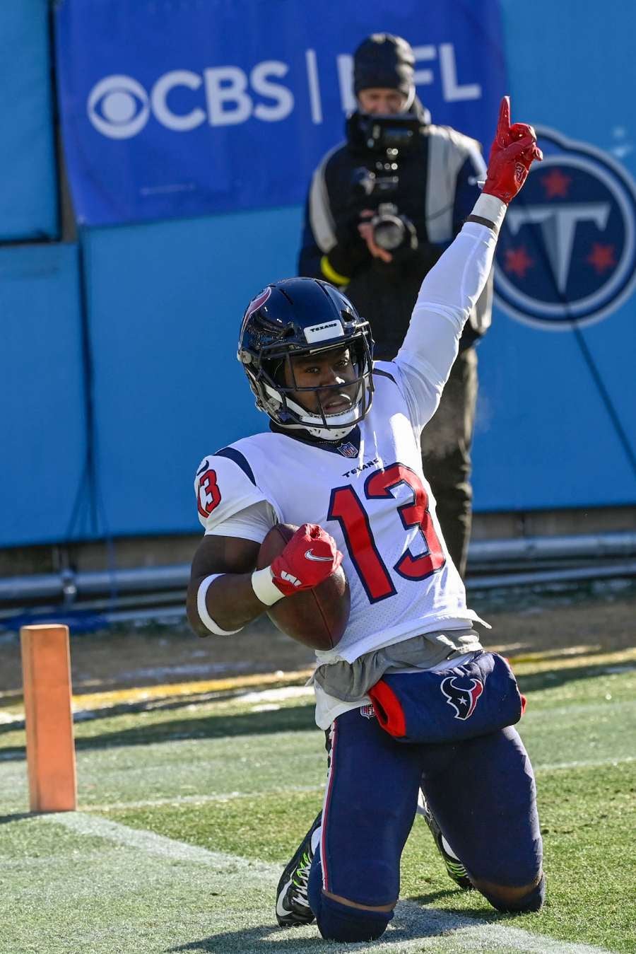 Brandin Cooks celebra su touchdown contra los Tennessee Titans