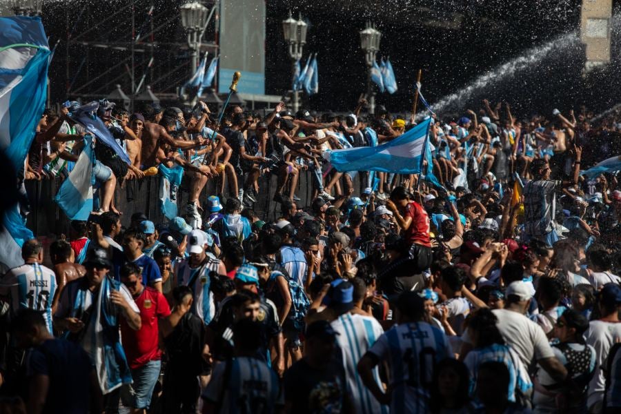 Argentinos celebrando el título de su equipo