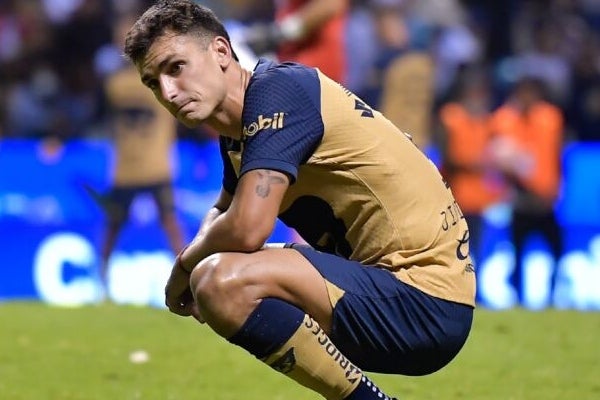 Dinneno firmó extensión con Pumas 