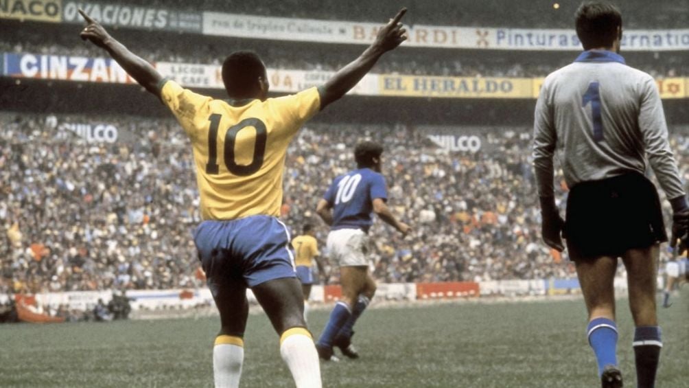 Pelé celebra tanto en la Final de México 70