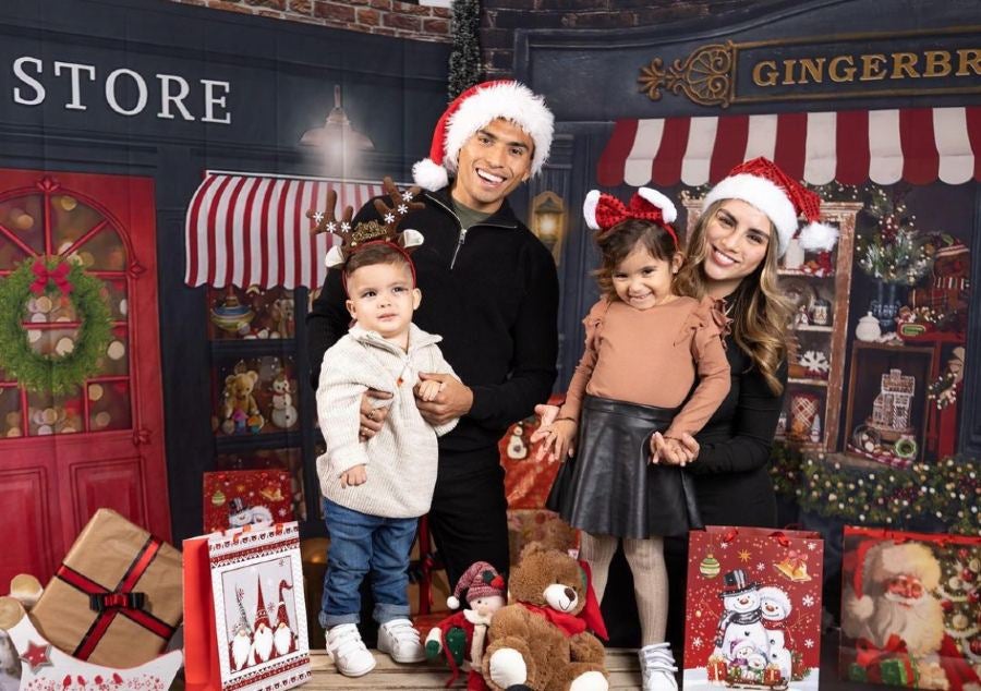 Orbelín Pineda y su familia celebrando Navidad 