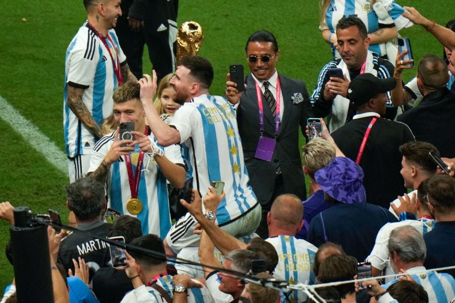 Messi con la Copa del Mundo 