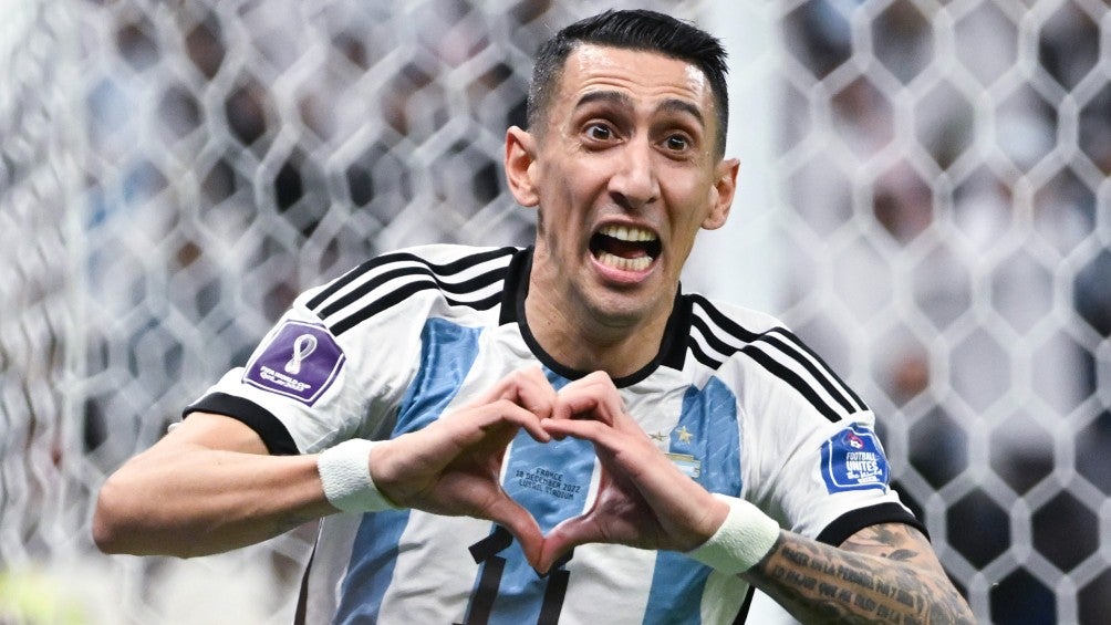 Ángel di María se divirtió a lo grande cantando ‘Muchachos’ con efecto de helio