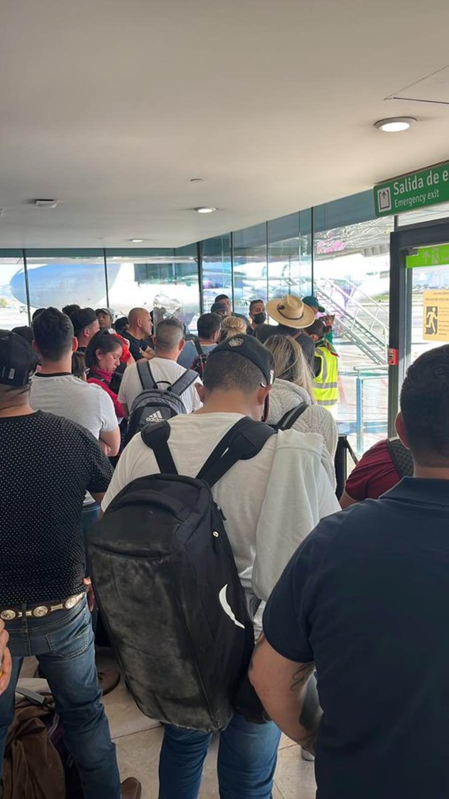 Pasajeros varados en el Aeropuerto