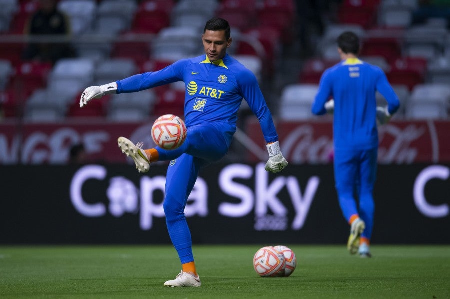 Luis Ángel Malagón preparándoselos para debutar con el equipo de Coapa