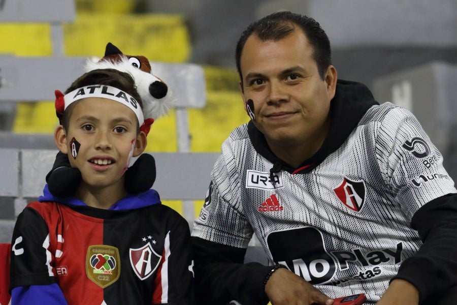 Aficionados de Atlas apoyando a su equipo