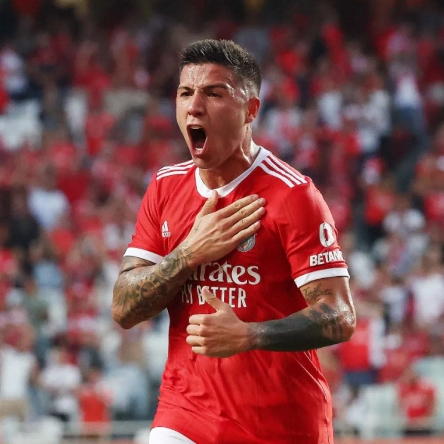 Enzo Fernández festejando un gol con Benfica