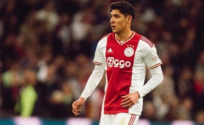 Edson Álvarez en partido con eL Ajax