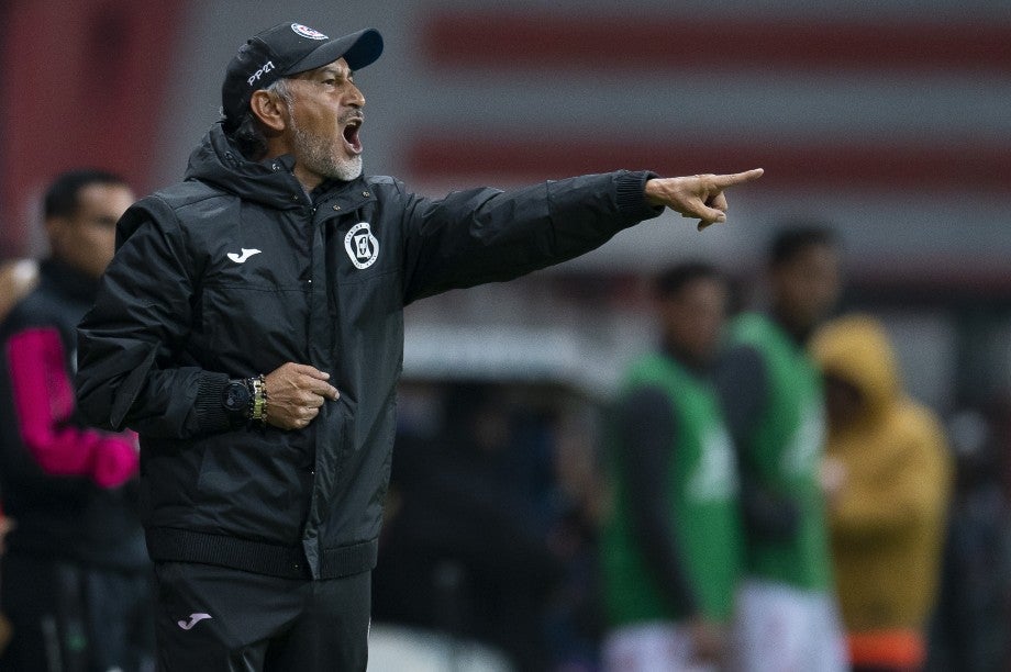 Potro Gutiérrez diriendo a Cruz Azul