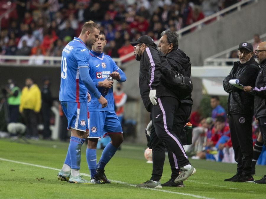 Carlos Rotondi salió lesionado del partido ante Chivas