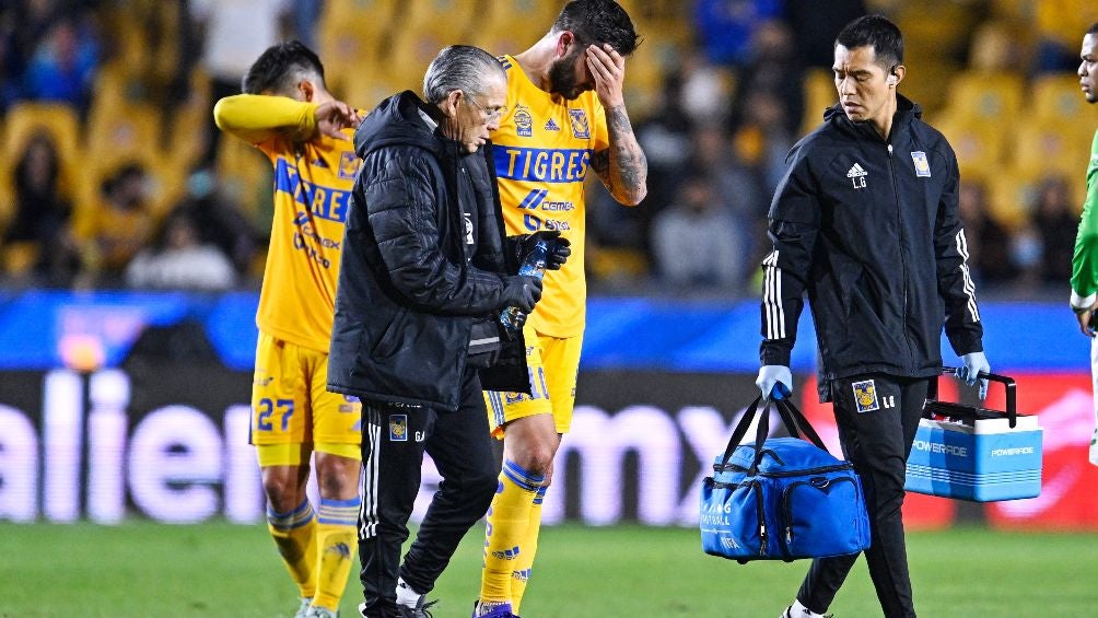 Gignac tras recibir balonazo