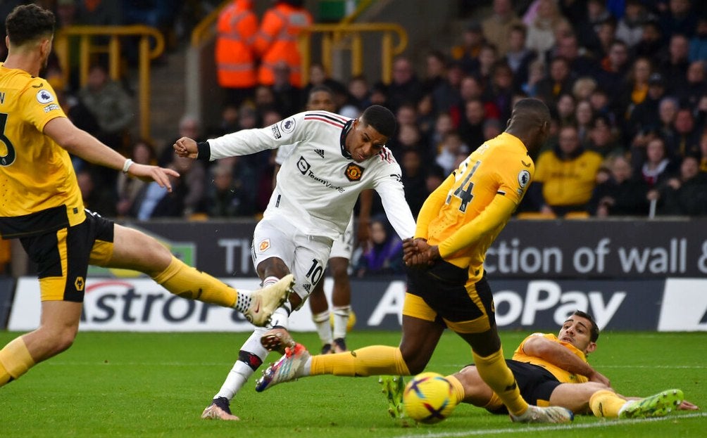 Manchester United venció a domicilio a los Wolves