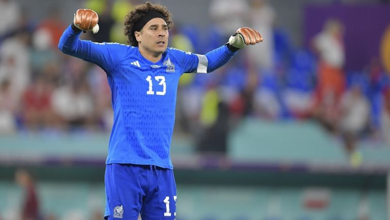 Memo Ochoa tras atajar el penalti de Lewa