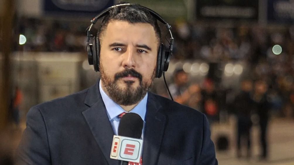 Morales en una cobertura con ESPN