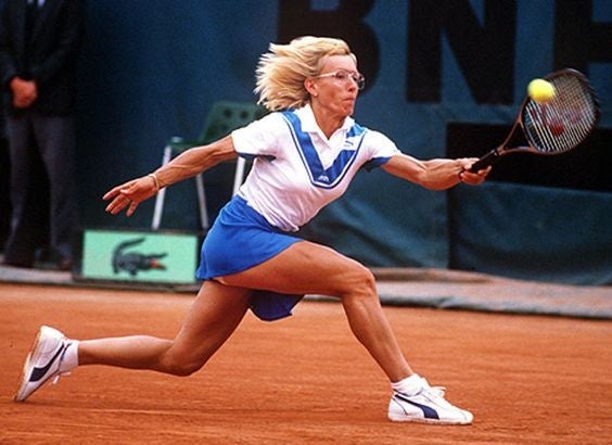 Martina Navratilova durante un juego de tenis 