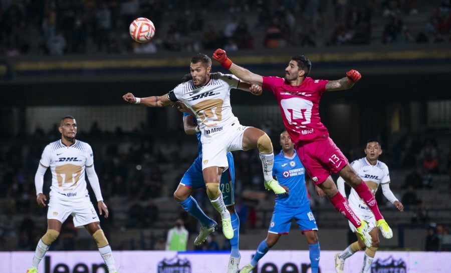 El portero en juego ante Cruz Azul